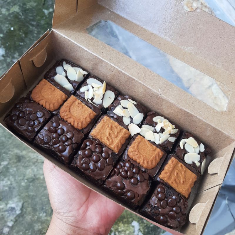 

FUDGY BROWNIES MEDIUM