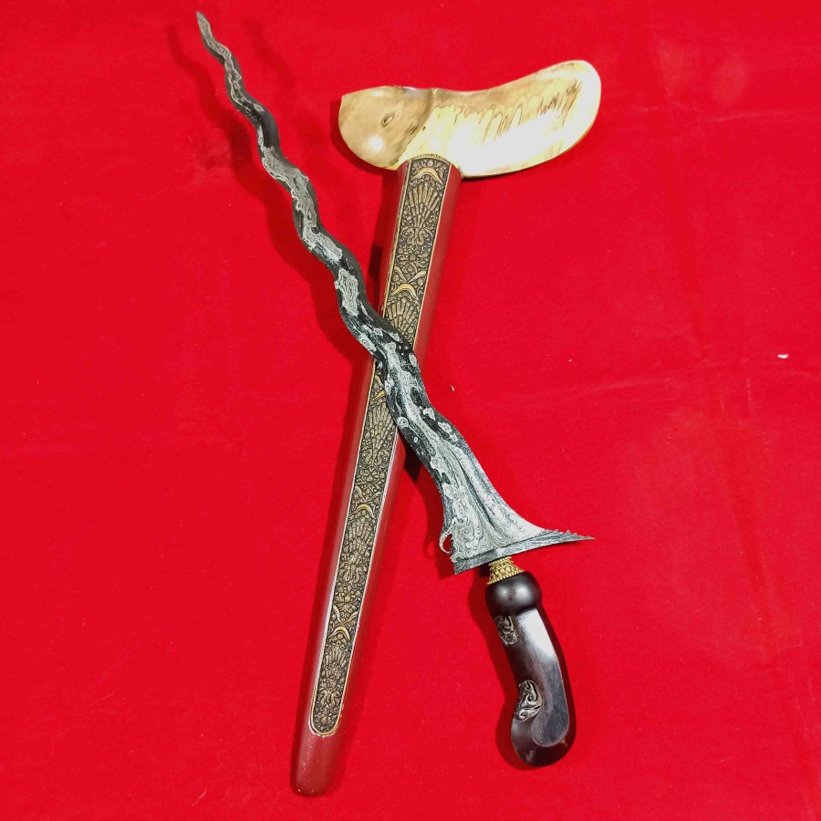 Pusaka Keris Sepuh Parungsari Luk 13 Pamor Beras Wutah Mataram