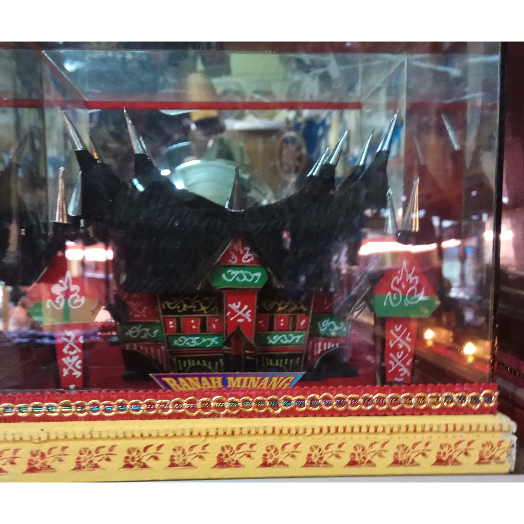 Miniatur Rumah Gadang Ukuran Kecil