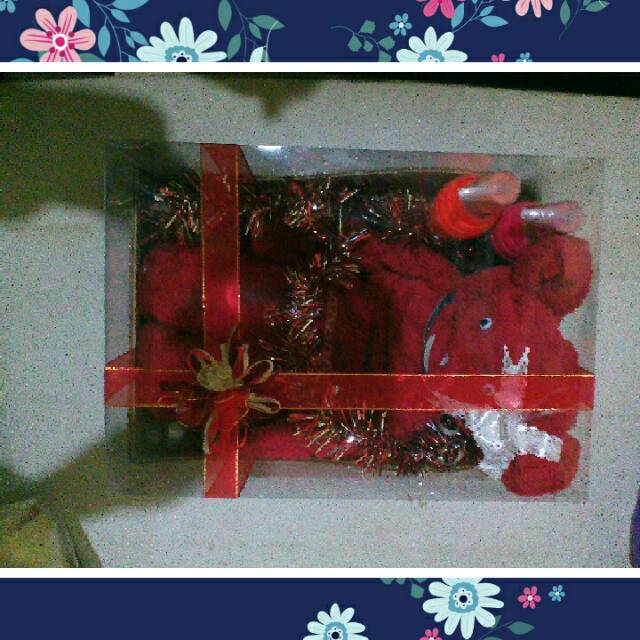 

Hampers/parcel/kado hadiah towel dan skincare