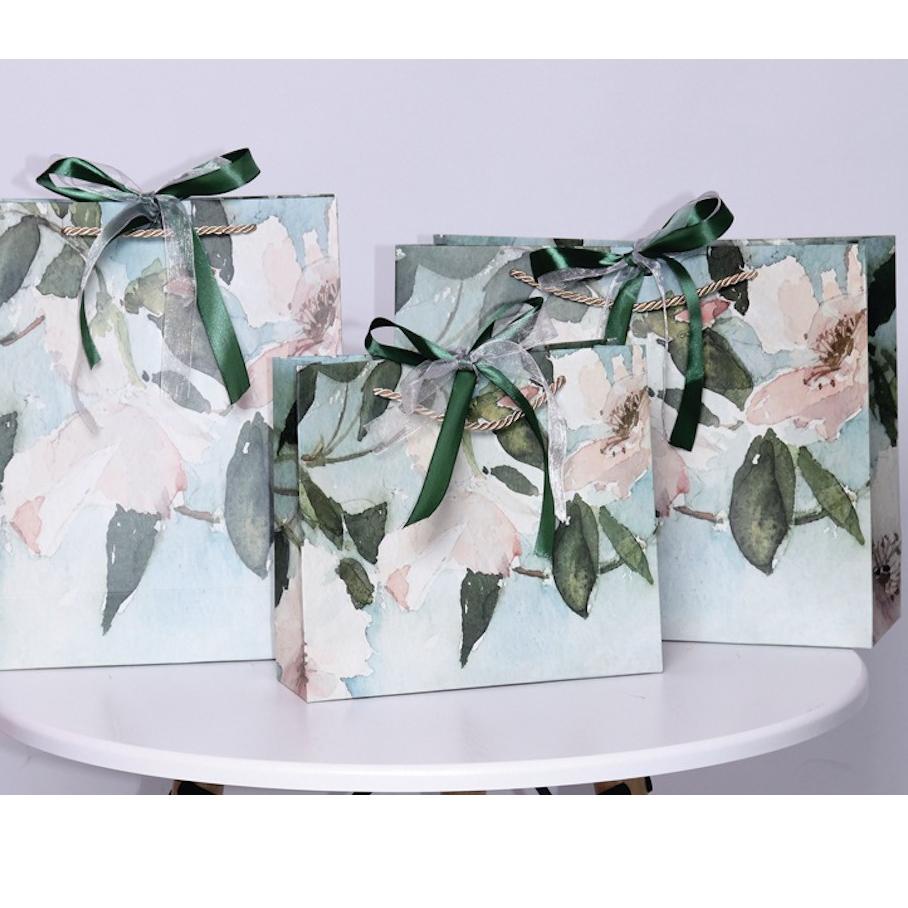 

PRODUCT TERKECE Premium Paperbag kado/ Kantong kado / Paperbag gift/ KANTONG TAS KARTON /paper bag Kado ♉ . ♉ 27