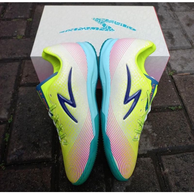 SEPATU FUTSAL SPECS LIGHTSPEED OMEGA RUNTUBOY IN