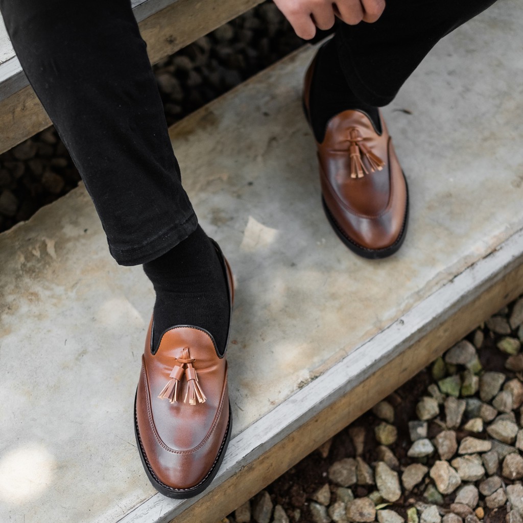 HUESCA BROWN ORIGINAL x LVNATICA Sepatu Loafers Coklat Pria Slip On Formal Casual Kerja Kantor Slop Resmi Kantoran Pesta Kondangan Selop Jalan Santai Hangout Kuliah Penny Loafer Semi Kulit Premium Men Footwear Big Size Jumbo Ukuran Besar 44 Keren Kekinian