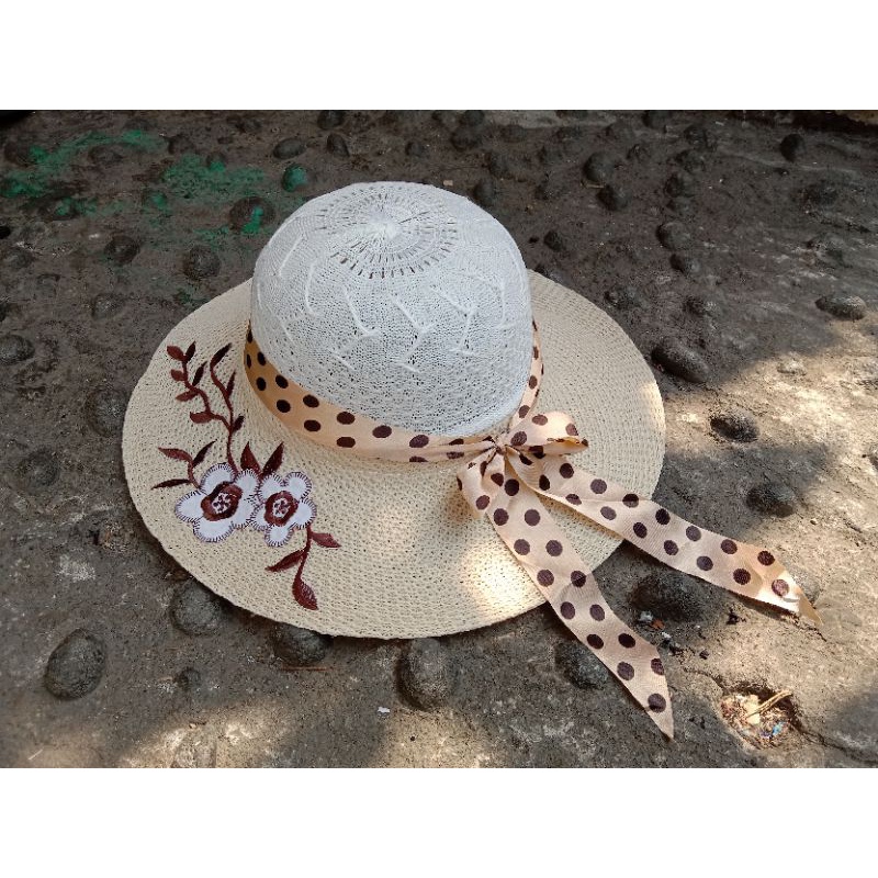 topi pantai rajut pita polkadot/murah/sejatim/pitapolkadottengah