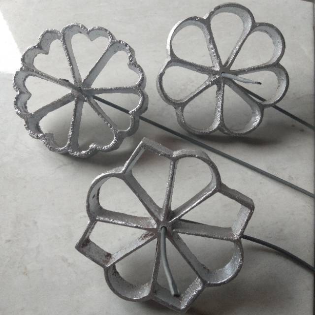 Cetakan kue kembang goyang bunga