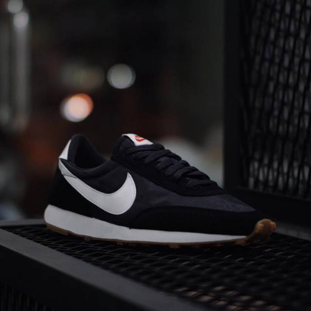 Sepatu running pria wanita nike daybreak black white original BNWB