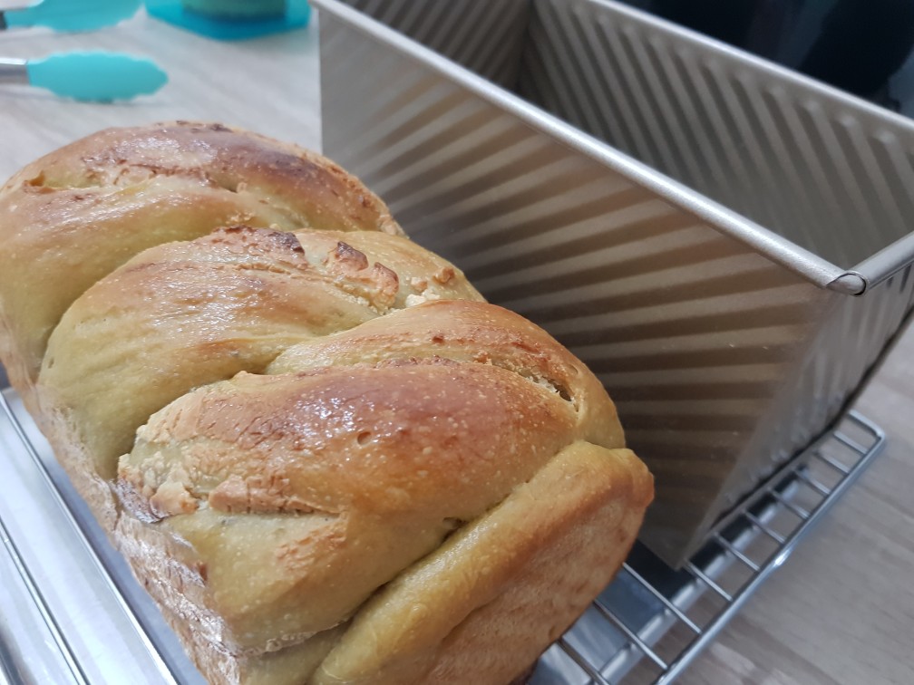 Loyang Roti Tawar Loaf Bertutup Anti Lengket Warna Gold Untuk Baking