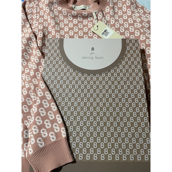 preloved pink sweatshirt buttonscarves