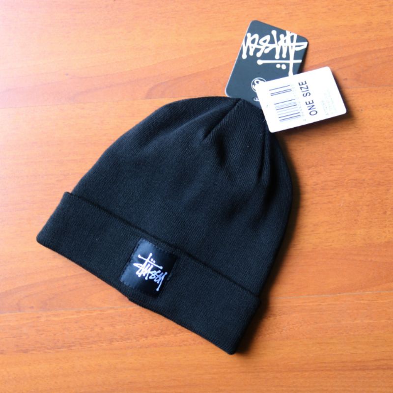 Kupluk beanie pria stussy