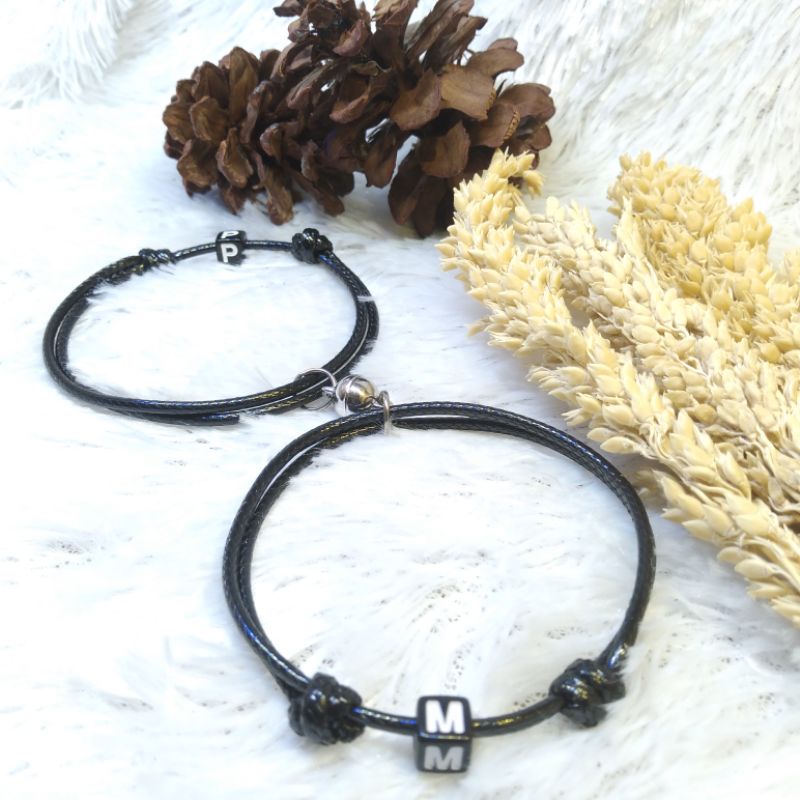 Gelang Inisial Couple Magnet (Harga Untuk 1pasang) Gelang Coupel Bestie / Gelang Magnet / Gelang Ini