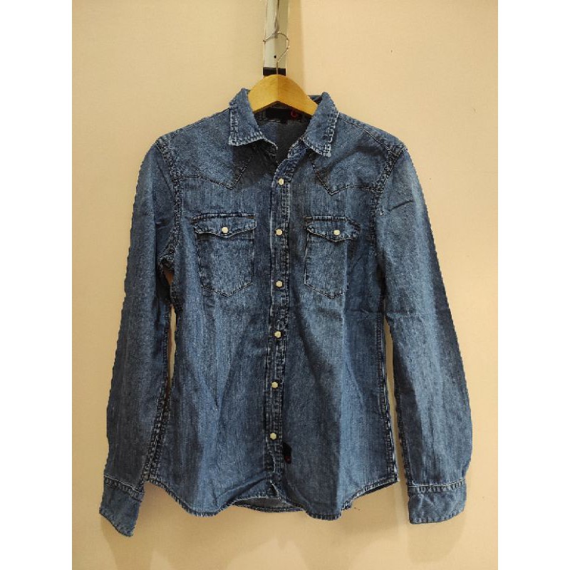 Kemeja Guess