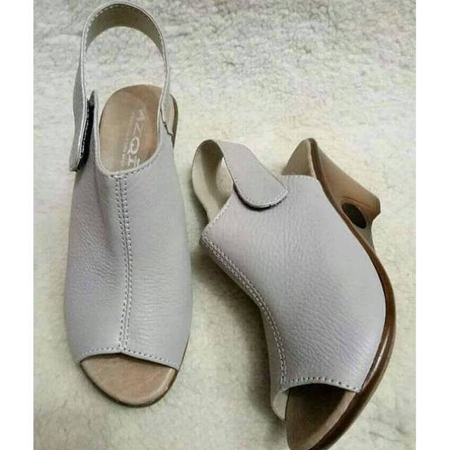 Sepatu kulit cewe wedges