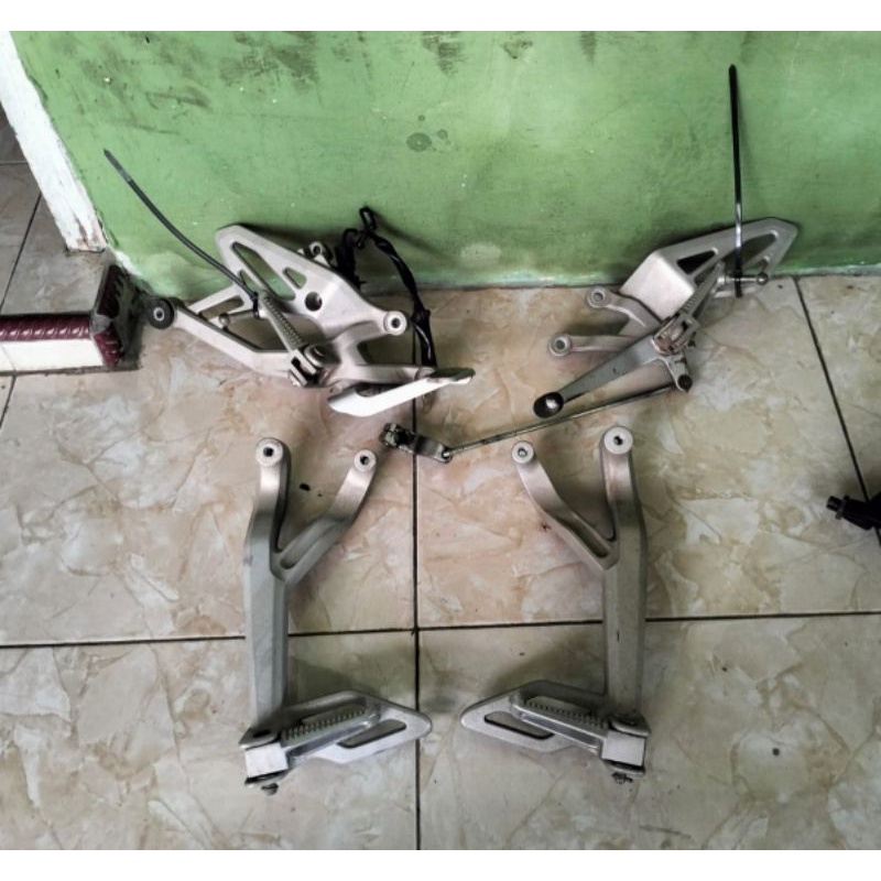 Footstep Depan Dan Belakang R15 V3