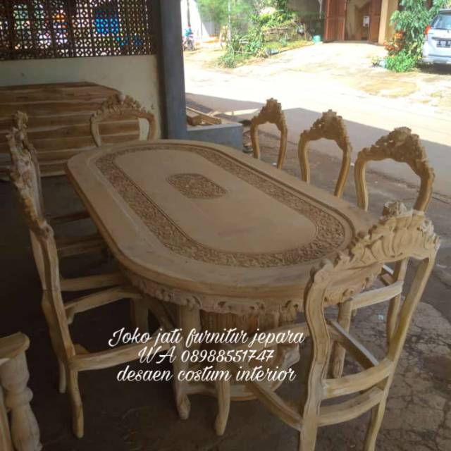 Meja makan jati mentah