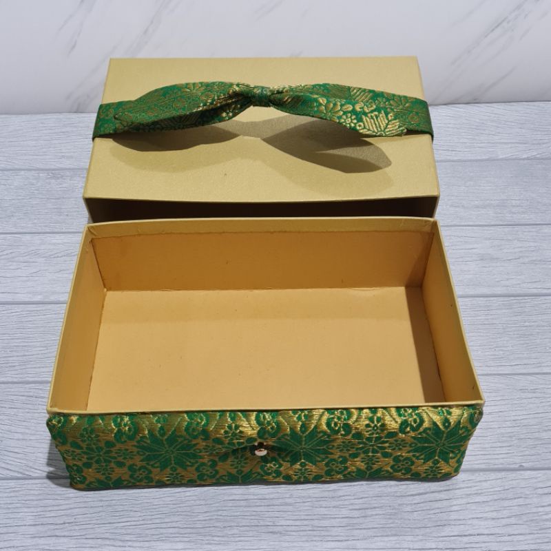 Box songket laci 24x15x8cm dengan pita / kotak kue hamper bingkisan