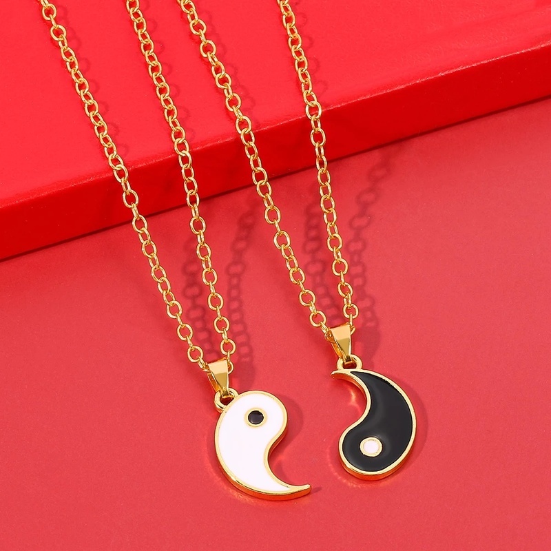 2pcs / Set Kalung Rantai Klavikula Dengan Liontin Puzzle Tai Chi Untuk Pria Dan Wanita