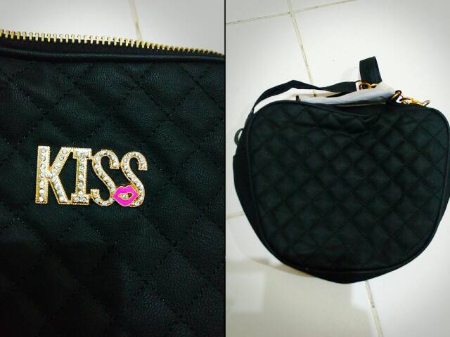 Tas wanita selempang kiss hitam