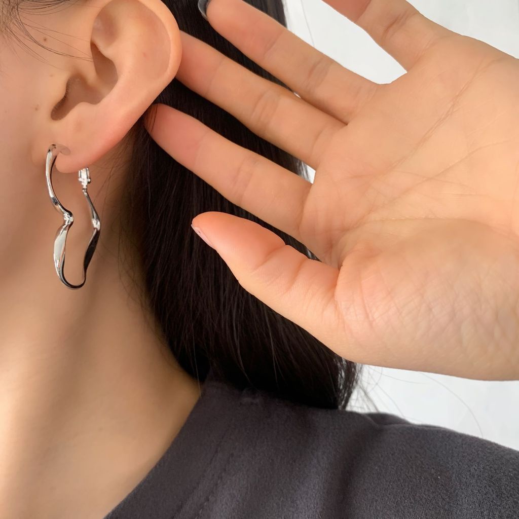 Anting Bentuk Hati Bahan Metal Gaya Simple Serbaguna Untuk Aksesoris