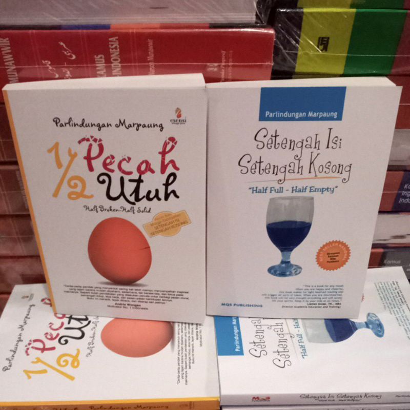 

buku 2set perlindungan Marpaung 1/2 peceh utuh dan setengah isi setengah kosong