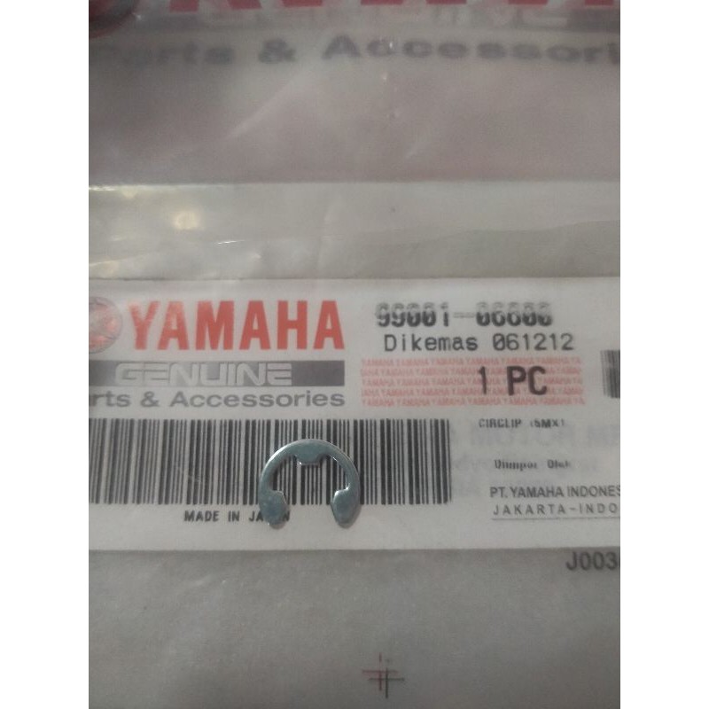 Circlip kuncian kampas ganda original Yamaha untuk motor Mio lama/Nouvo. 99001-06600