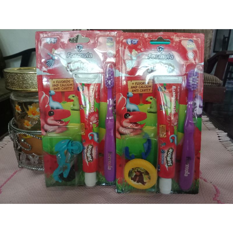 SIKAT GIGI DAN PASTA GIGI FORMULA JUNIOR