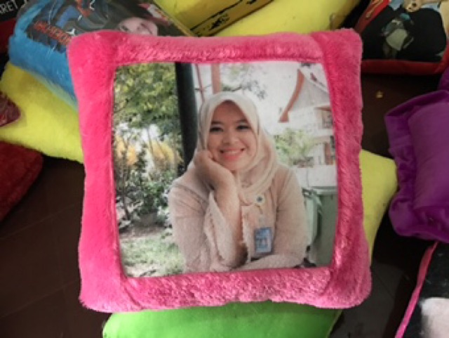 Bizzarpillow  Bantal Foto Custom Bulu Rasfur 40x40 cm BZ014