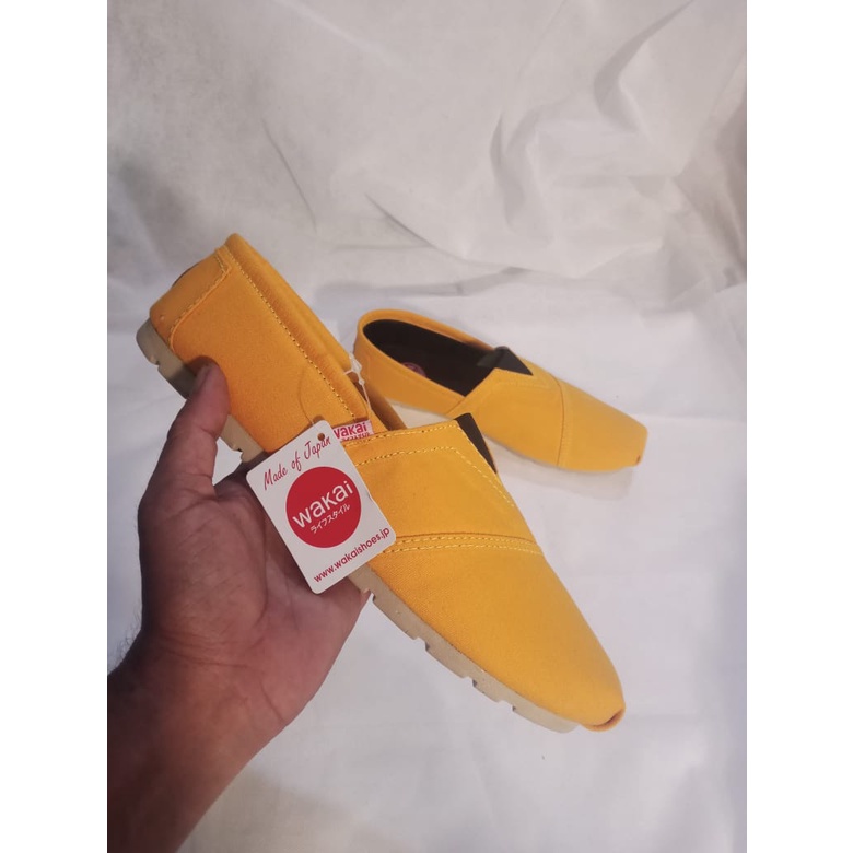 sepatu wakai slip on full kuning unisex 36-43 realpict