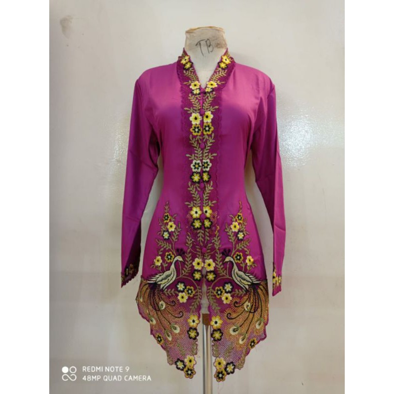Kebaya Encim Lengan panjang Kebaya Encim modern Kebaya encim Jumbo Kebaya Encim Bordir Kebaya Encim Kebaya Betawi Modern Kebaya Encim putih Kebaya Kartini Kebaya Encim-Magenta