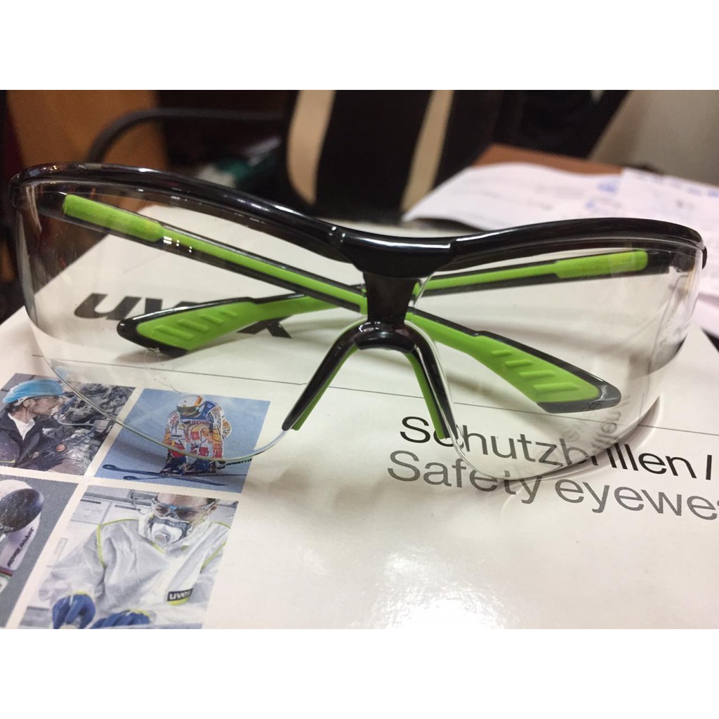 Kacamata UVEX