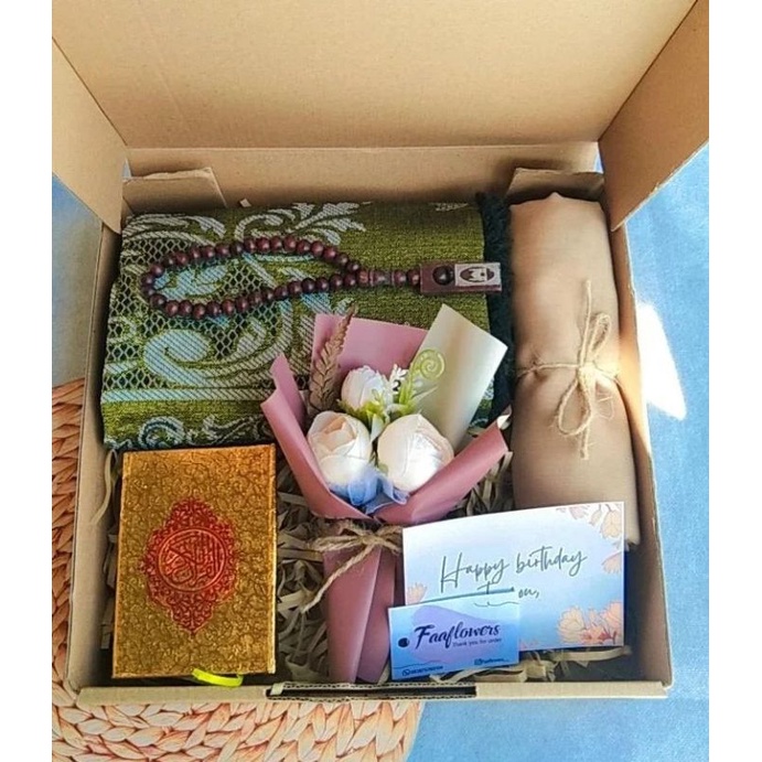 

GIFTBOX HAMPERS HADIAH ULTAH CEWEK UNIK TERMURAH