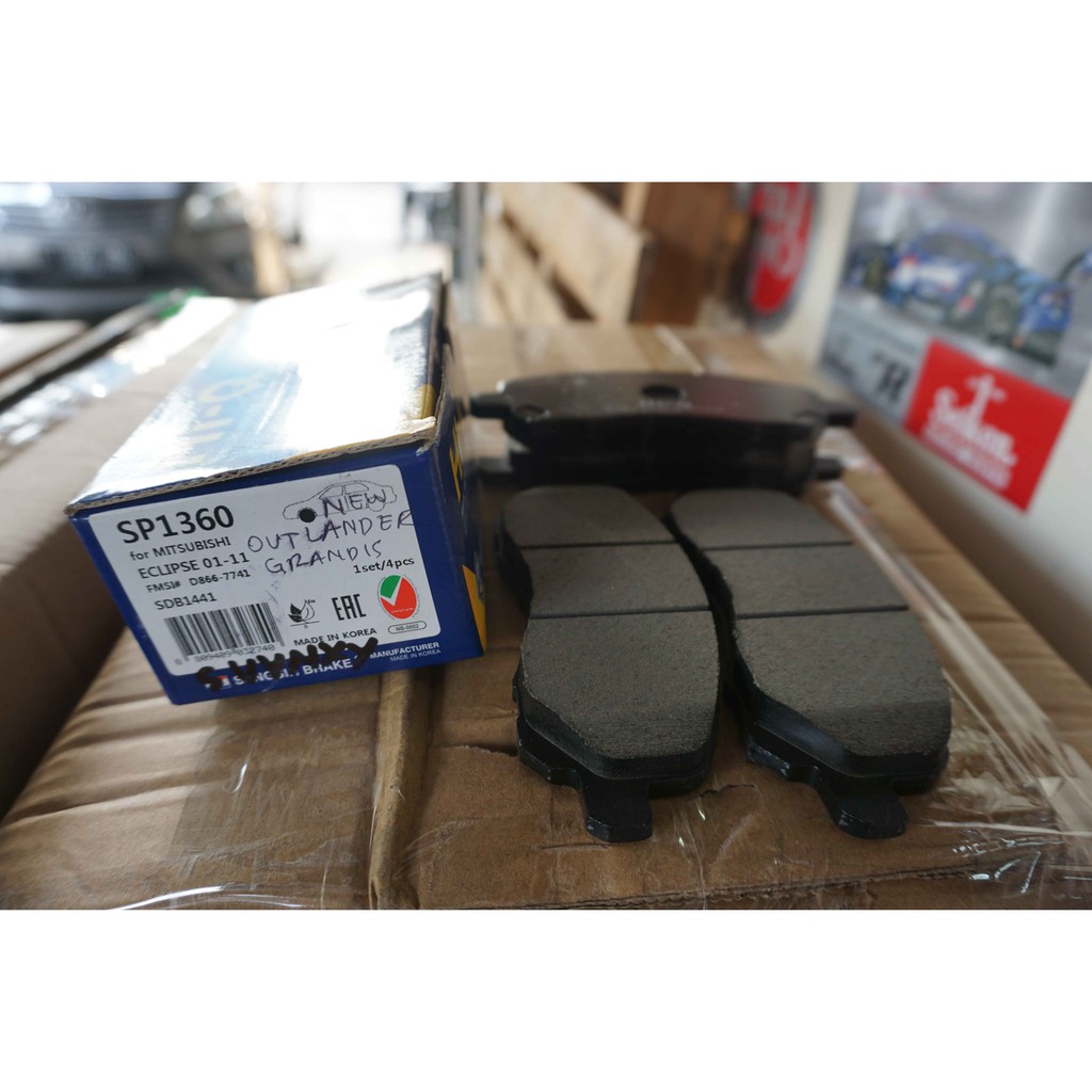 Brake Pads Kampas Rem Depan Mitsubishi Outlander/Grandis