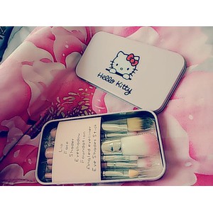 Hello Kitty Travel Make Up Brush Set (isi 7pcs /set + Box)