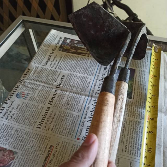 Koret/ Wangkil Kering Baja untuk membersihkan rumput