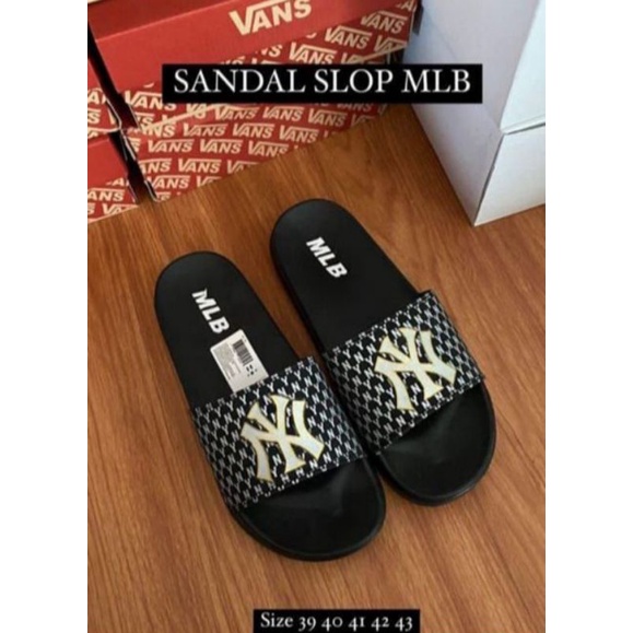 SANDAL SLOP Nk mlb || sandal slip-on pria&amp;wania KUALITAS PREMIUM ,ENAK DIPAKEK NYAMAN DI KAKI,,!!!!