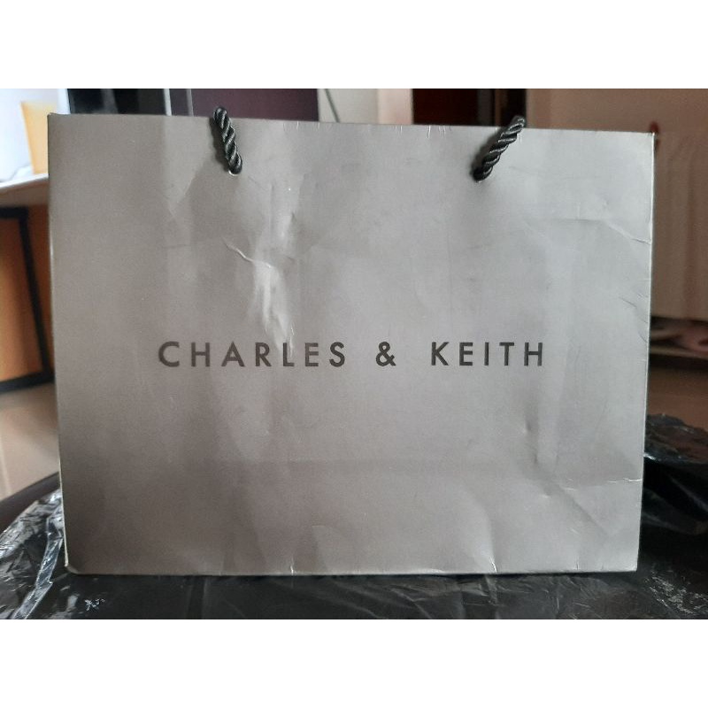 

paperbag charles&keith