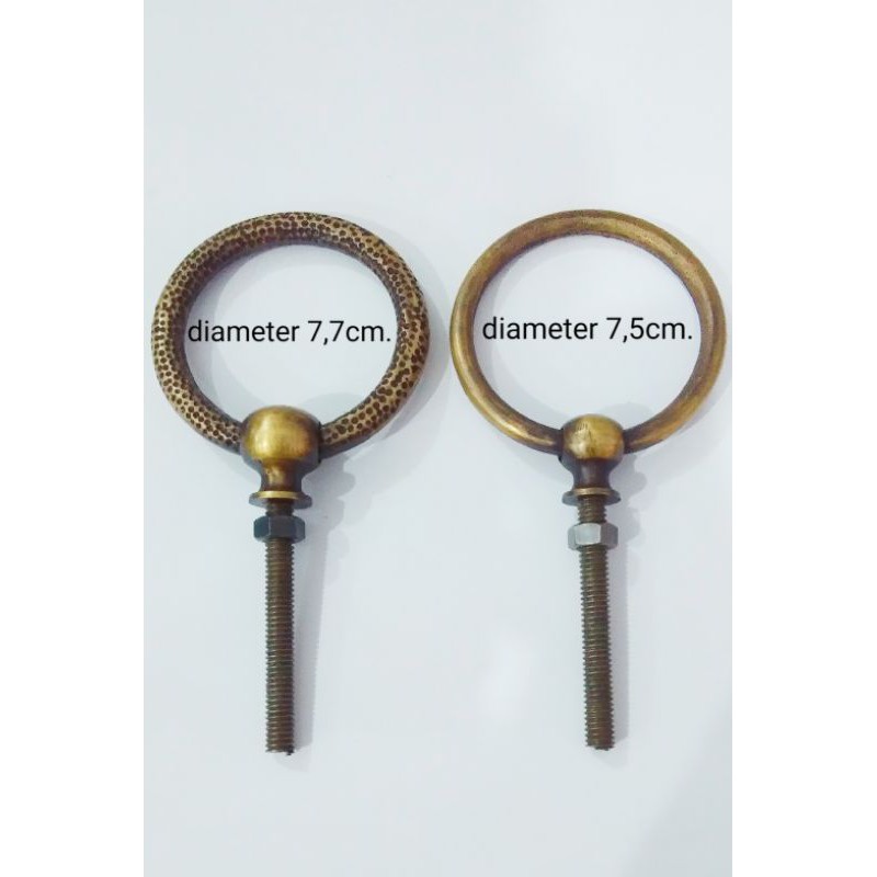 Tarikan/ketukan pintu kuningan antik diameter 7,5cm. 7,5cm.