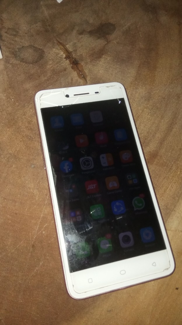 Kain Poles Finishing