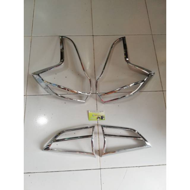 Garnis lampu belakang xpander crom/lis lampu belakang xpander crom
