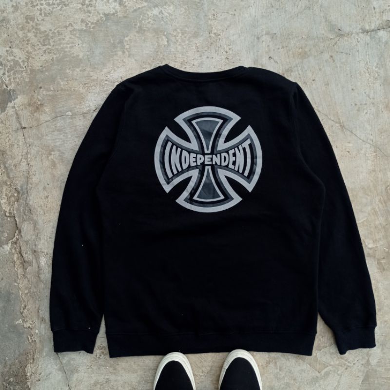 independent crewneck