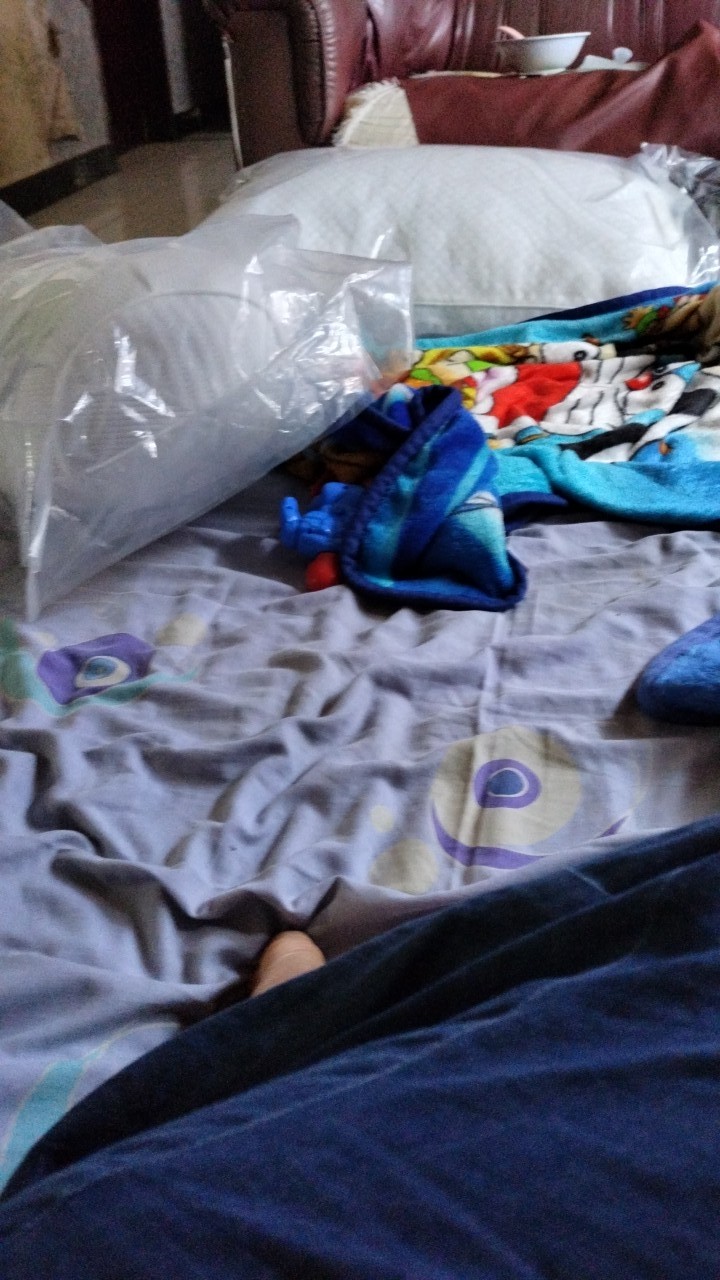 Bantal / Guling Hotel Merk Diffa Motif Hitam