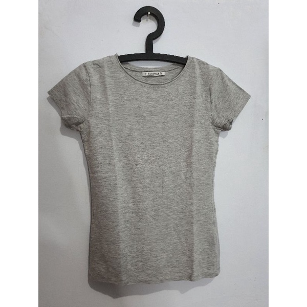 Preloved kaos pull and bear