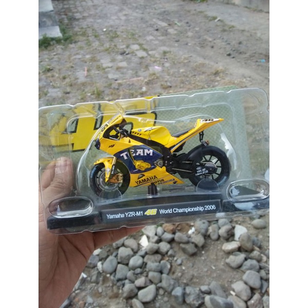 miniatur Diecast Yamaha YZR-M1 Rossi world championship 2006
