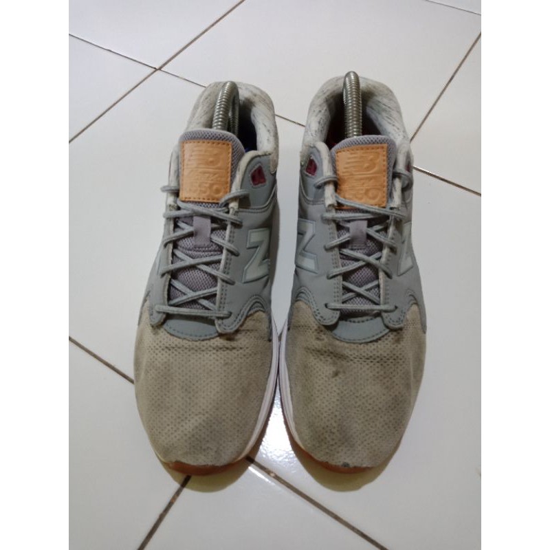 Preloved Sepatu New Balance REV lite