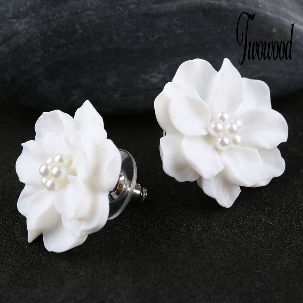 Anting Stud Bentuk Bunga Aksen Mutiara Imitasi Bahan Resin Untuk Wanita