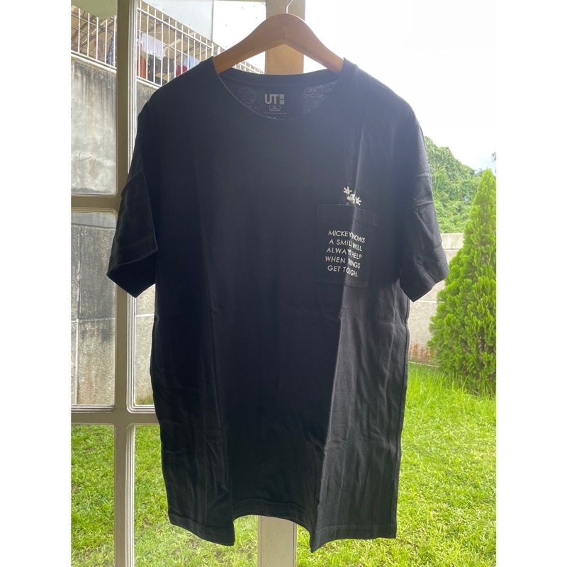 Kaos cowok pria Tshirt uniqlo disney mickey mouse hitam pocket original second preloved bekas murah
