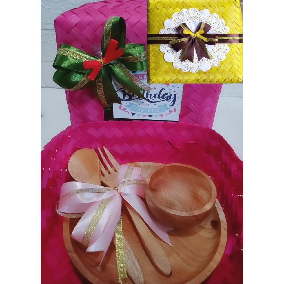 KADO- SET HAMPERS PIRING MANGKOK SENDOK GARPU KAYU PREMIUM
