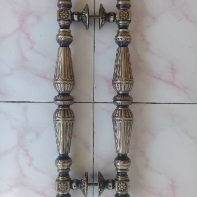 Handle kuningan pintu antik