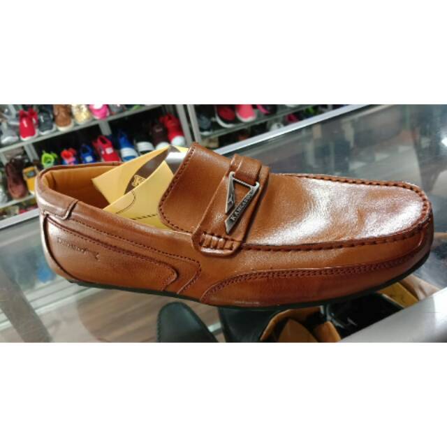 Sepatu kangaroo