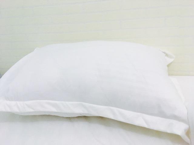 Bantal Jumbo /bantal Tidur 1pc /bantal Hotel Jesselyn Gold