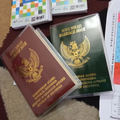 Sampul Cover Paspor Pelindung Paspor / Buku Nikah Plastik Transparan